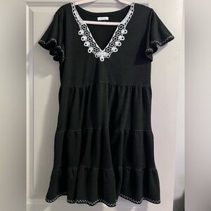 Max Studio black and white ruffle sleeve mini dress size large
